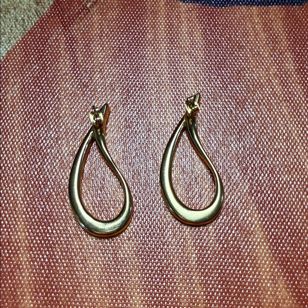 Vintage Gold Plated Teardrop Earrings - Picture 2 of 2